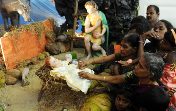 العالم يحتفل بالميلاد المجيد.. وصور تعكس اجواء العيد  صورة رقم 9