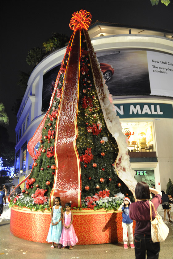 العالم يحتفل بالميلاد المجيد.. وصور تعكس اجواء العيد  صورة رقم 26