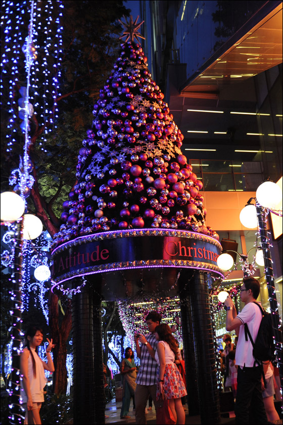 العالم يحتفل بالميلاد المجيد.. وصور تعكس اجواء العيد  صورة رقم 27