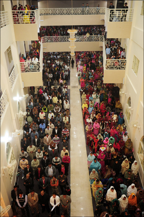 العالم يحتفل بالميلاد المجيد.. وصور تعكس اجواء العيد  صورة رقم 20