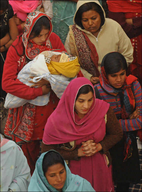 العالم يحتفل بالميلاد المجيد.. وصور تعكس اجواء العيد  صورة رقم 22