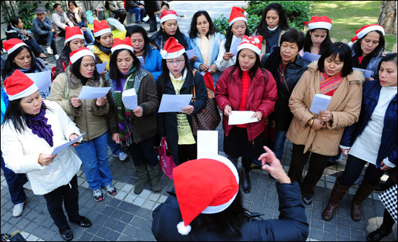 العالم يحتفل بالميلاد المجيد.. وصور تعكس اجواء العيد  صورة رقم 15