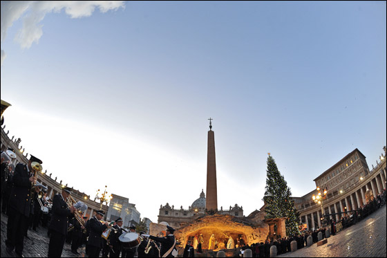 العالم يحتفل بالميلاد المجيد.. وصور تعكس اجواء العيد  صورة رقم 55