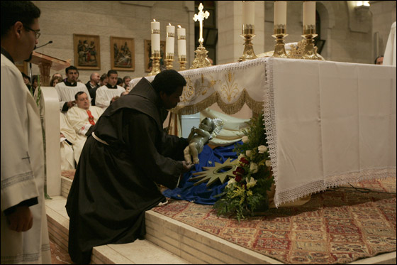 العالم يحتفل بالميلاد المجيد.. وصور تعكس اجواء العيد  صورة رقم 54