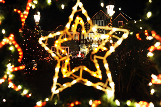 العالم يحتفل بالميلاد المجيد.. وصور تعكس اجواء العيد  صورة رقم 70