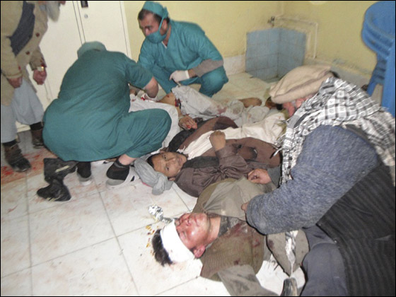 انتحاري يتسبب بمقتل 9 اشخاص وعضو برلمان في جنازة بافغانستان صورة رقم 4