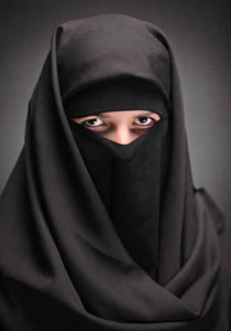 القبض على 3 سعوديات فصلن رأس شقيقهن عن جسده! صورة رقم 1