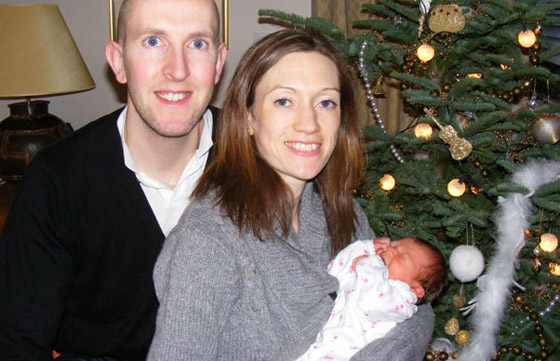 قابلة تولّد نفسها بمساعدة مرآة تستعملها لوضع الماكياج! صورة رقم 1