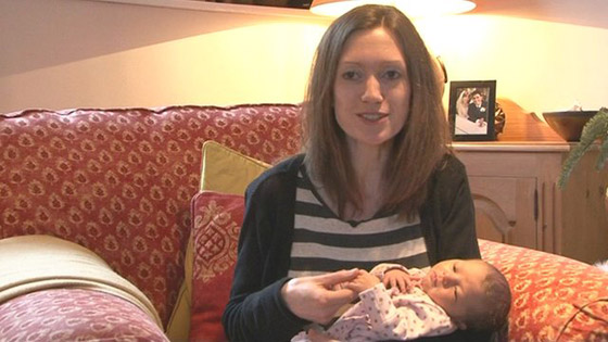 قابلة تولّد نفسها بمساعدة مرآة تستعملها لوضع الماكياج! صورة رقم 2