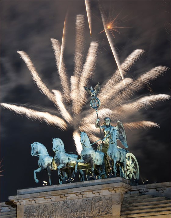 بالصور.. العالم يستقبل 2012 باحتفالات صاخبة وبهجة  صورة رقم 5