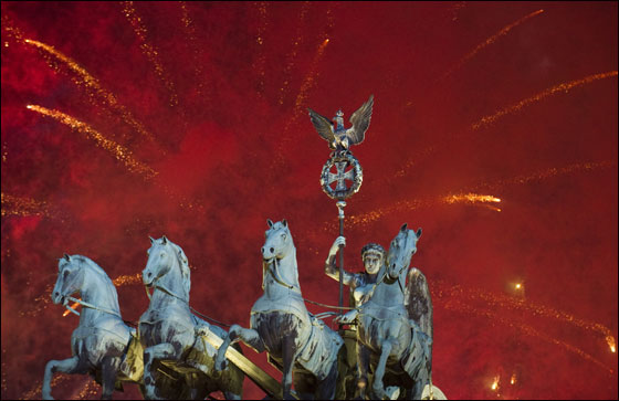 بالصور.. العالم يستقبل 2012 باحتفالات صاخبة وبهجة  صورة رقم 9