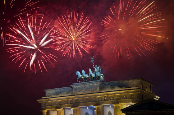 بالصور.. العالم يستقبل 2012 باحتفالات صاخبة وبهجة  صورة رقم 2