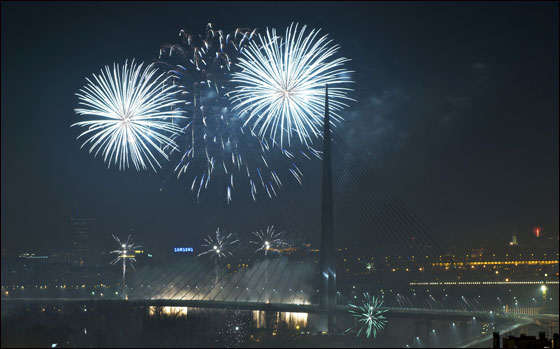 بالصور.. العالم يستقبل 2012 باحتفالات صاخبة وبهجة  صورة رقم 16