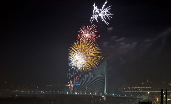 بالصور.. العالم يستقبل 2012 باحتفالات صاخبة وبهجة  صورة رقم 7