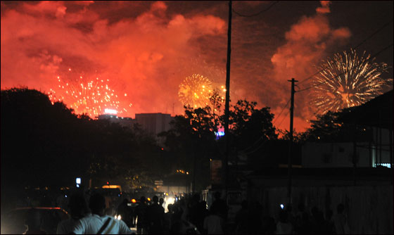 بالصور.. العالم يستقبل 2012 باحتفالات صاخبة وبهجة  صورة رقم 35