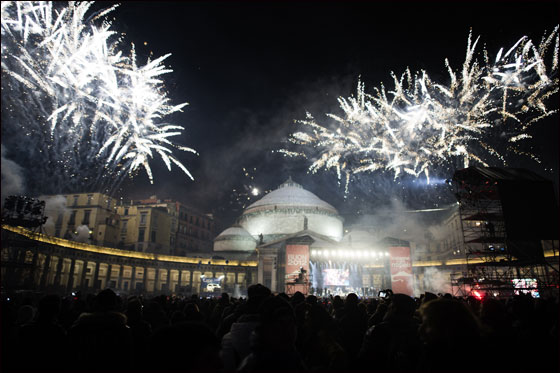 بالصور.. العالم يستقبل 2012 باحتفالات صاخبة وبهجة  صورة رقم 36