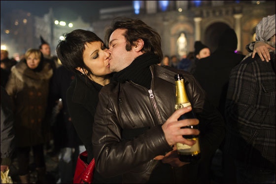 بالصور.. العالم يستقبل 2012 باحتفالات صاخبة وبهجة  صورة رقم 18