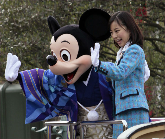 بالصور.. العالم يستقبل 2012 باحتفالات صاخبة وبهجة  صورة رقم 31