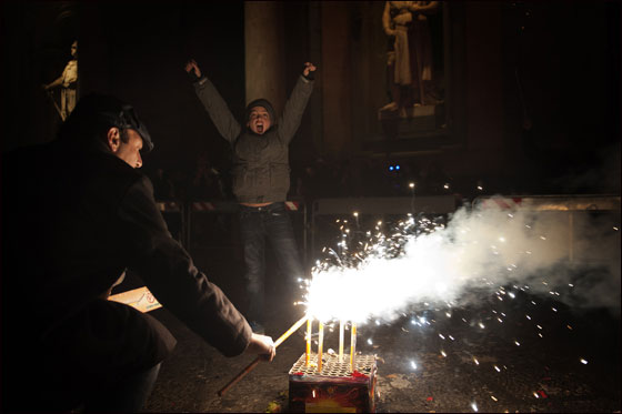 بالصور.. العالم يستقبل 2012 باحتفالات صاخبة وبهجة  صورة رقم 57