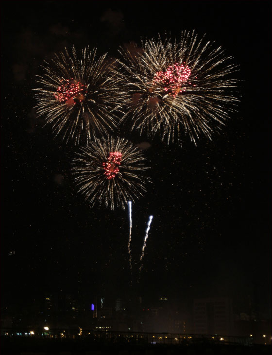 بالصور.. العالم يستقبل 2012 باحتفالات صاخبة وبهجة  صورة رقم 34