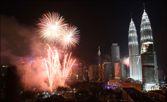 بالصور.. العالم يستقبل 2012 باحتفالات صاخبة وبهجة  صورة رقم 56