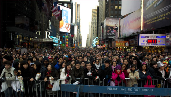 بالصور.. العالم يستقبل 2012 باحتفالات صاخبة وبهجة  صورة رقم 48