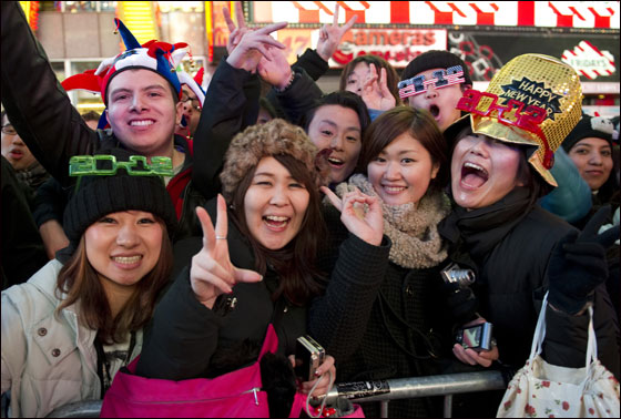 بالصور.. العالم يستقبل 2012 باحتفالات صاخبة وبهجة  صورة رقم 96