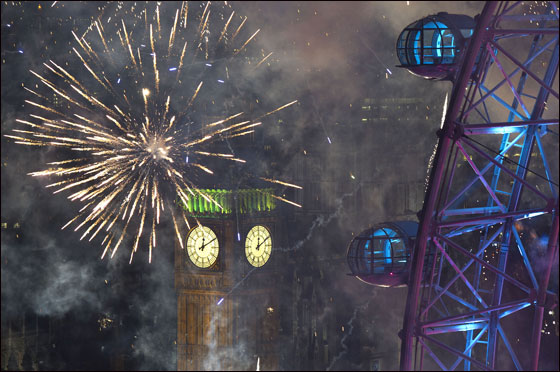 بالصور.. العالم يستقبل 2012 باحتفالات صاخبة وبهجة  صورة رقم 43