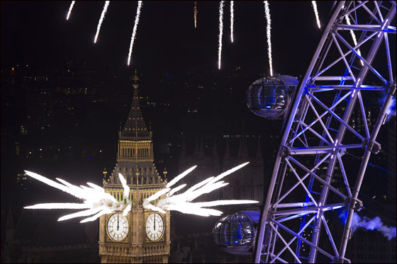 بالصور.. العالم يستقبل 2012 باحتفالات صاخبة وبهجة  صورة رقم 53