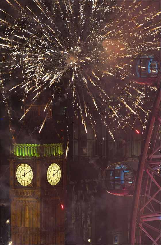 بالصور.. العالم يستقبل 2012 باحتفالات صاخبة وبهجة  صورة رقم 84