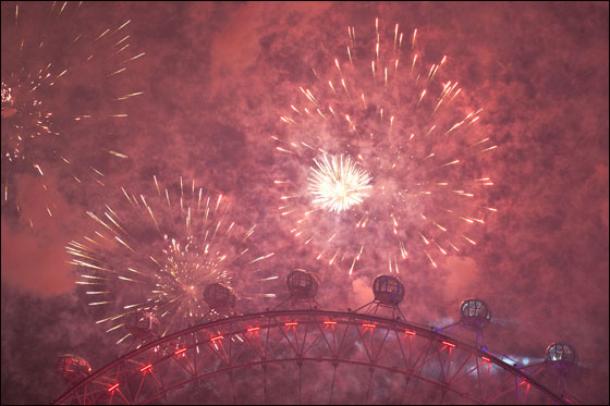 بالصور.. العالم يستقبل 2012 باحتفالات صاخبة وبهجة  صورة رقم 90