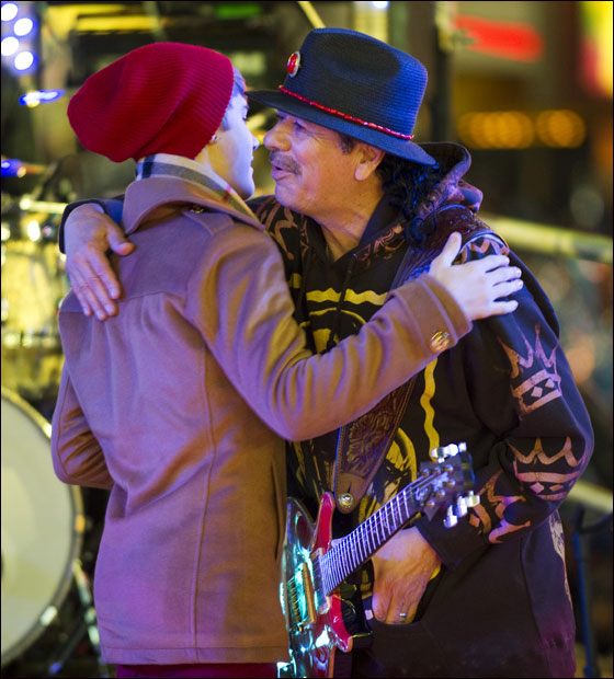 بالصور.. العالم يستقبل 2012 باحتفالات صاخبة وبهجة  صورة رقم 62