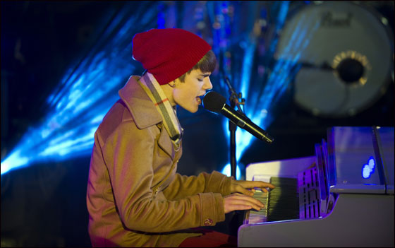 بالصور.. العالم يستقبل 2012 باحتفالات صاخبة وبهجة  صورة رقم 92