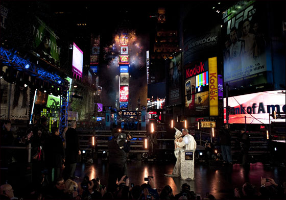 بالصور.. العالم يستقبل 2012 باحتفالات صاخبة وبهجة  صورة رقم 68