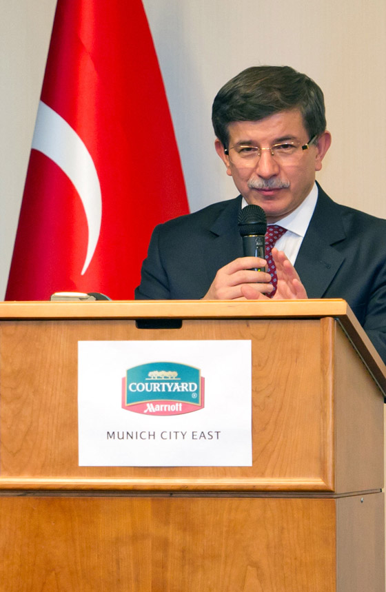 أوغلو: حرب طائفية اقليمية بتركيا ستكون بمثابة انتحار للمنطقة صورة رقم 1