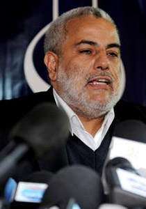 رئيس الحكومة الجديد يحير المغرب باختيار ملابسه وربطة عنقه! صورة رقم 1