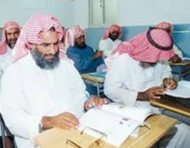 في عمر الـ57 يشارك ابنه مرحلته الدراسية ويتفوق عليه! صورة رقم 1 في عمر الـ57 يشارك ابنه مرحلته الدراسية ويتفوق عليه! صورة رقم 1