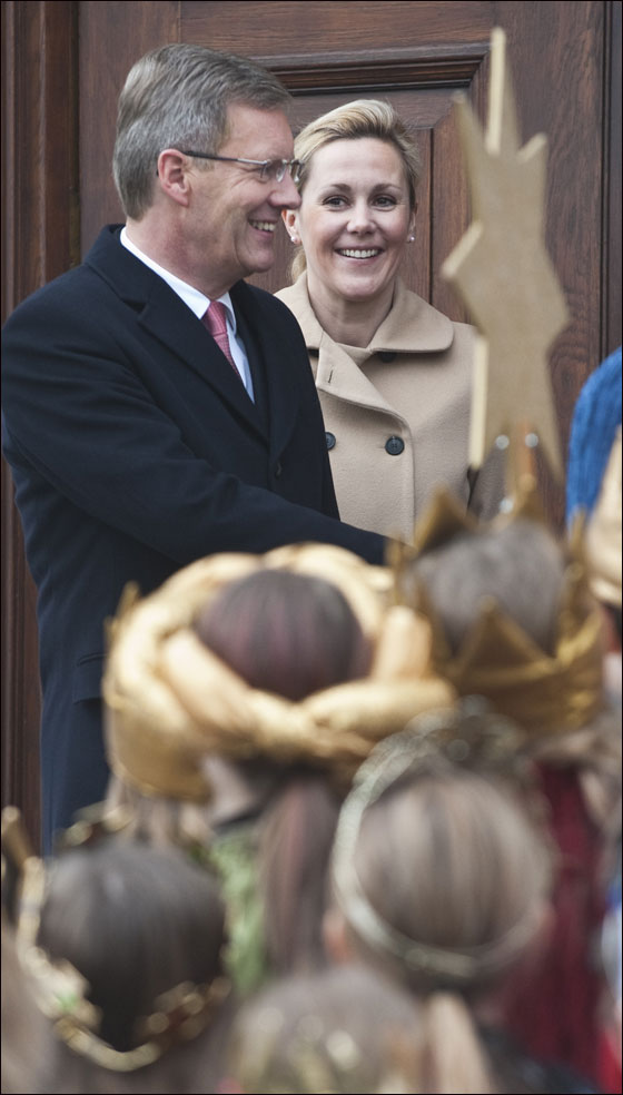 بالصور.. العالم يحتفل بعيد الغطاس بصلاة ومنافسات متنوعة!!  صورة رقم 9