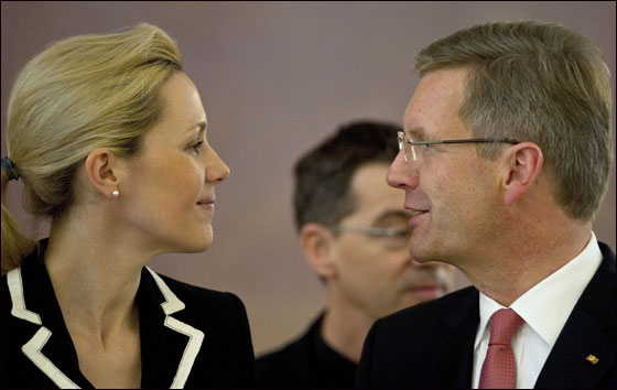 بالصور.. العالم يحتفل بعيد الغطاس بصلاة ومنافسات متنوعة!!  صورة رقم 11