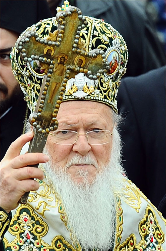 بالصور.. العالم يحتفل بعيد الغطاس بصلاة ومنافسات متنوعة!!  صورة رقم 24