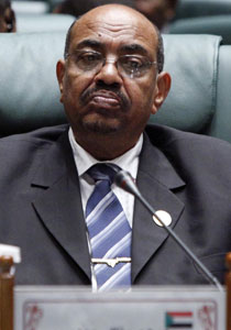 البشير يبحث مع عبد الجليل العلاقات بين البلدين وسط انتقادات حقوقية صورة رقم 1