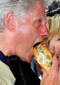 طباخ الريس: كلينتون صاحب شهية مخيفة بالذات على لحوم الخنزير! صورة رقم 1