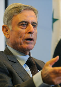 خدام : الاسد يخطط لحرب طائفية اذا كثرت الضغوط عليه! صورة رقم 1 خدام : الاسد يخطط لحرب طائفية اذا كثرت الضغوط عليه! صورة رقم 1