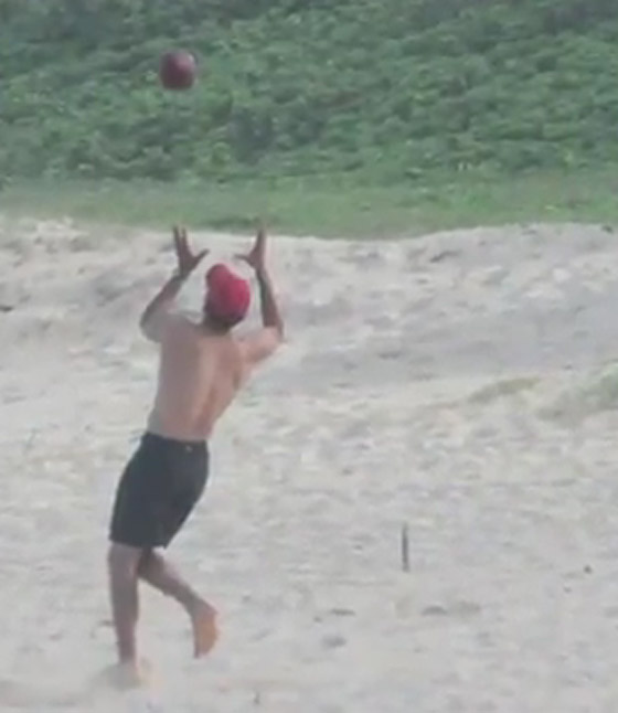 بالصور الرئيس الاميركي اوباما عاري الصدر في هاواي!  صورة رقم 5