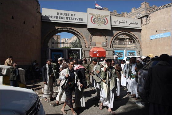 هل سيغادر الرئيس اليمني إلى بلد عربي أم سيواجه التحديات؟  صورة رقم 12