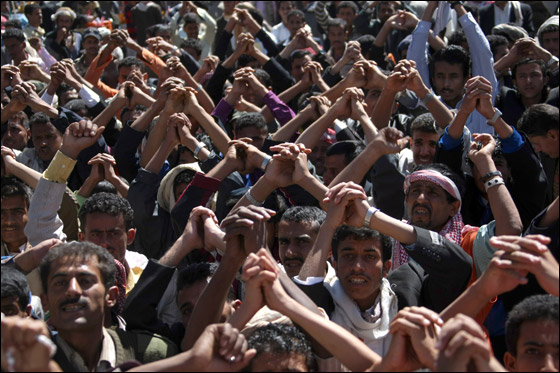 هل سيغادر الرئيس اليمني إلى بلد عربي أم سيواجه التحديات؟  صورة رقم 17