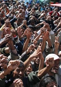 هل سيغادر الرئيس اليمني إلى بلد عربي أم سيواجه التحديات؟  صورة رقم 2