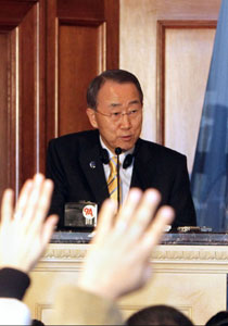 متوجها الى لبنان: بان كي مون يطالب حزب الله بتسليم سلاحه للدولة  صورة رقم 1