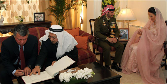 بالصور.. عقد قران الامير حمزة بحضور ملك الاردن وقرينته صورة رقم 3 بالصور.. عقد قران الامير حمزة بحضور ملك الاردن وقرينته صورة رقم 3
