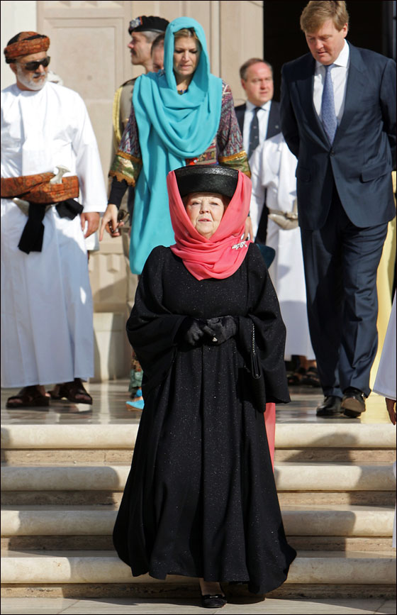 ملكة هولندا ترتدي الحجاب بمسقط احتراما للتقاليد الإسلامية! صورة رقم 4 ملكة هولندا ترتدي الحجاب بمسقط احتراما للتقاليد الإسلامية! صورة رقم 4